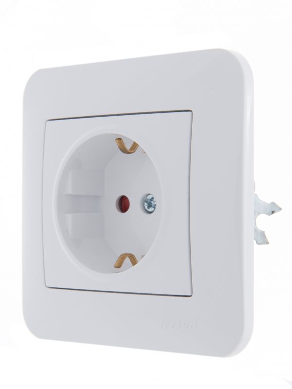 KARINA Розетка с защитой от детей керамика белая (10шт/120шт)