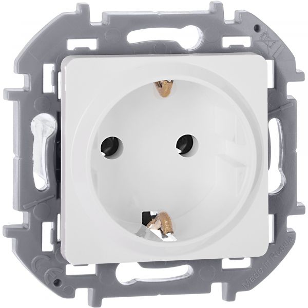 Розетка 1-местная с заземлением без защитных шторок 16А белый INSPIRIA