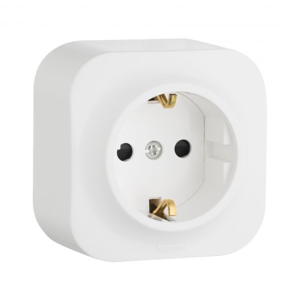 Розетка 1-местная для открытой установки с заземлением с защитными шторками 16Абелый QUTEO