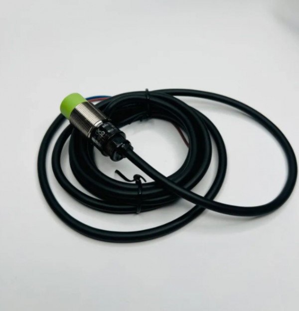 Цилиндрический индуктивный датчик приближения PRT18-8DO