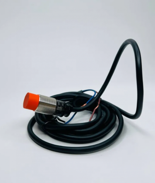 Цилиндрический индуктивный датчик приближения PRT18-8DC