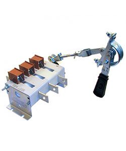 Выключатель-разъединитель ВР32-35 А 31240-00 УХЛ3, 250А, несъёмная передняя смещённая рукоятка, 3-х полюсный на одно направление, с дугогасительными камерами, IP00