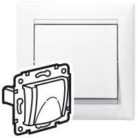 Розетка 1-местная с заземлением с защитными шторками и крышкой 16А IP20 белый VALENA DIY