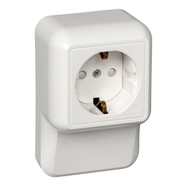 ПРИМА Розетка наружная с заземлением плинтусная 250В 16А со шторками белая монтажная пластина