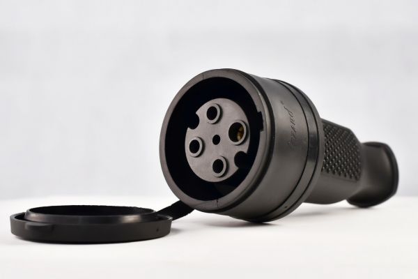 Разъем штепсельный трехфазный 3Р+Е 3х32А 380В каучук