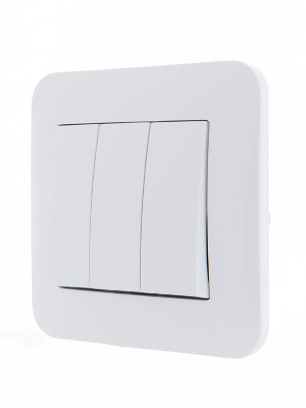 KARINA Выключатель тройной белый  (10шт/120шт)