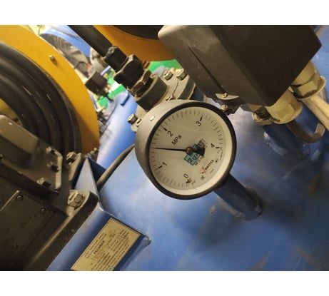 Манометр технический Физтех МП3-Уф 0-4 МПа кт.1,5 d.100 IP40 G1/2 РШ 4687205178428